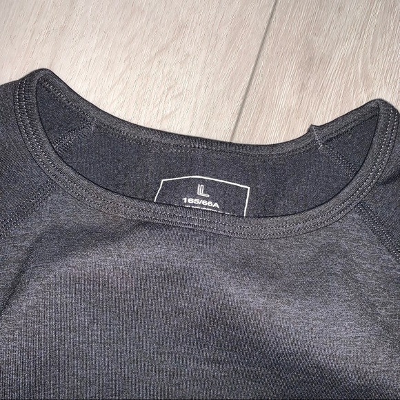 3pcs//High Waist workout shorts, leggings and crop top - Picture 5 of 8